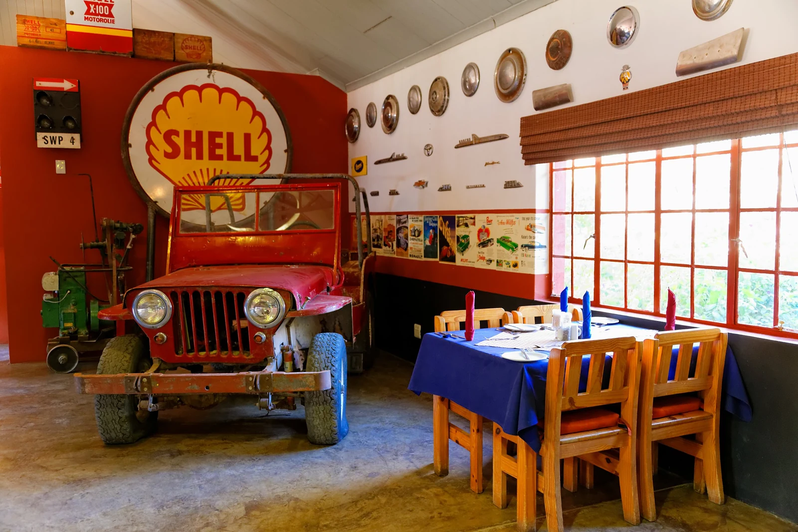 Dinner beside a vintage jeep at Canyon Roadhouse