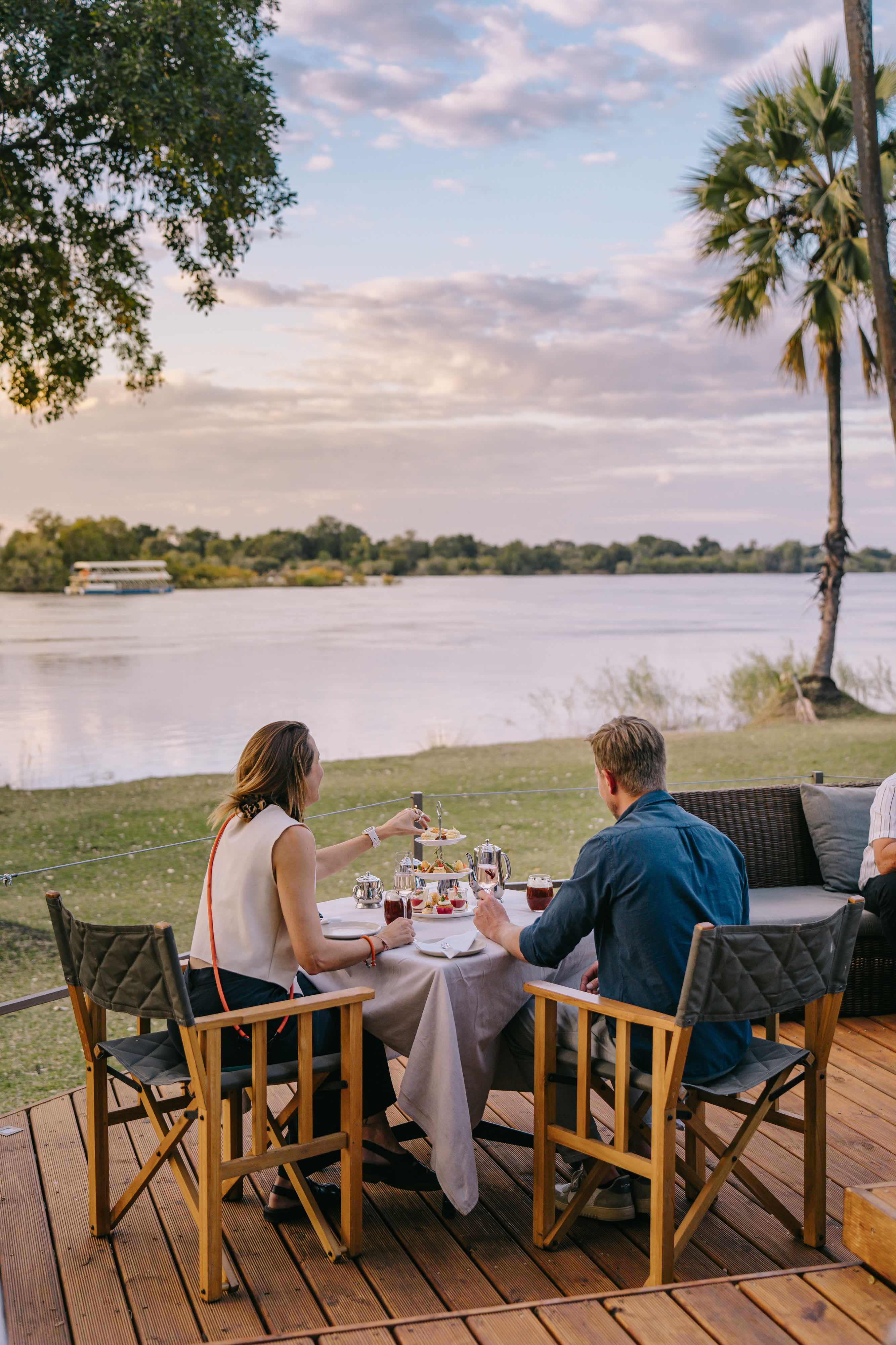 Breakfast and dining overlooking the Zambezi River
